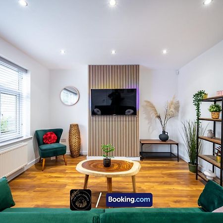 شقة Cosy 3-Bed House, Garden & Free Parking In Stretford مانشستر المظهر الخارجي الصورة