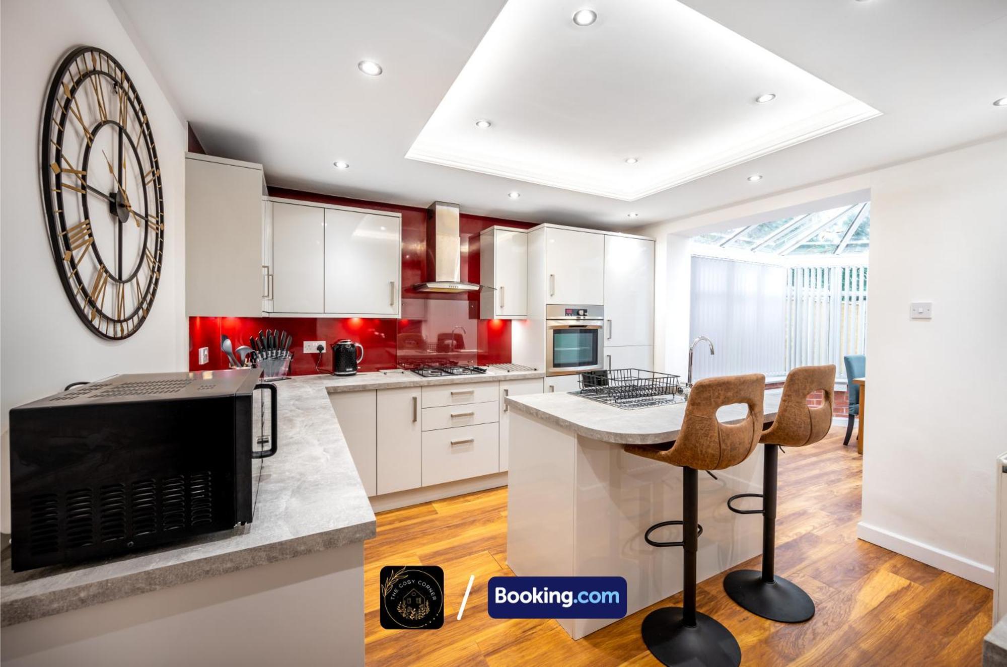 شقة Cosy 3-Bed House, Garden & Free Parking In Stretford مانشستر المظهر الخارجي الصورة
