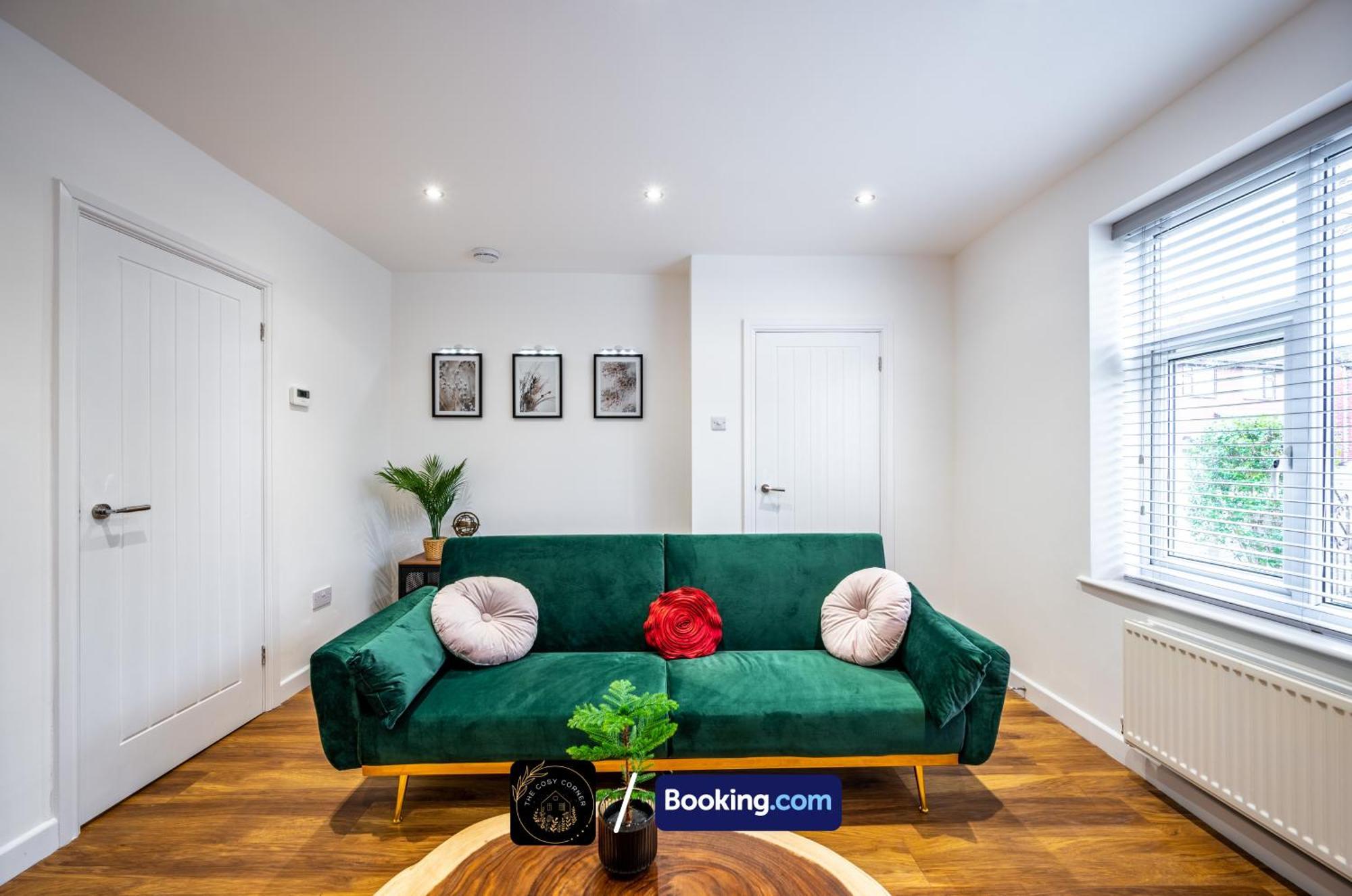 شقة Cosy 3-Bed House, Garden & Free Parking In Stretford مانشستر المظهر الخارجي الصورة
