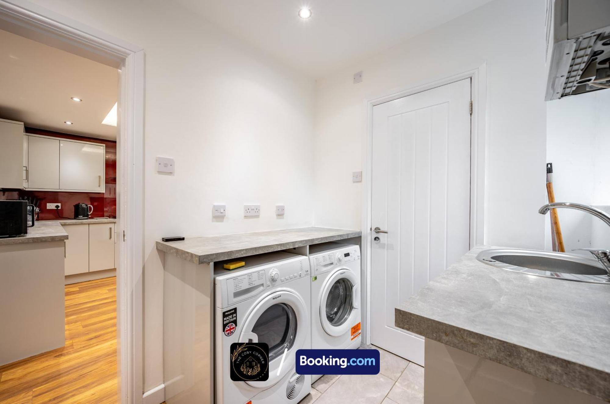 شقة Cosy 3-Bed House, Garden & Free Parking In Stretford مانشستر المظهر الخارجي الصورة