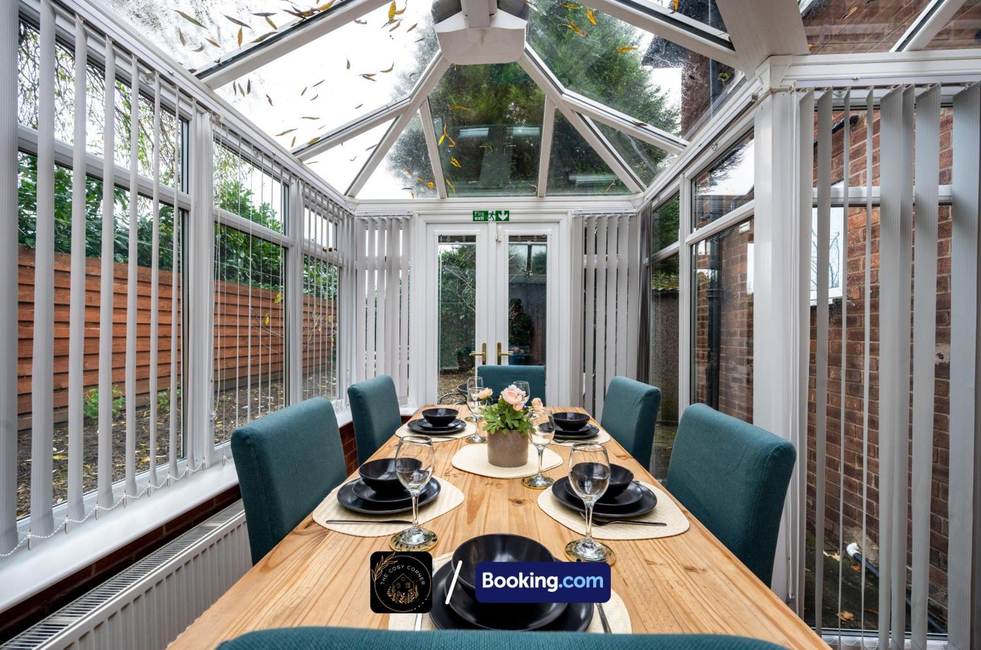 شقة Cosy 3-Bed House, Garden & Free Parking In Stretford مانشستر المظهر الخارجي الصورة