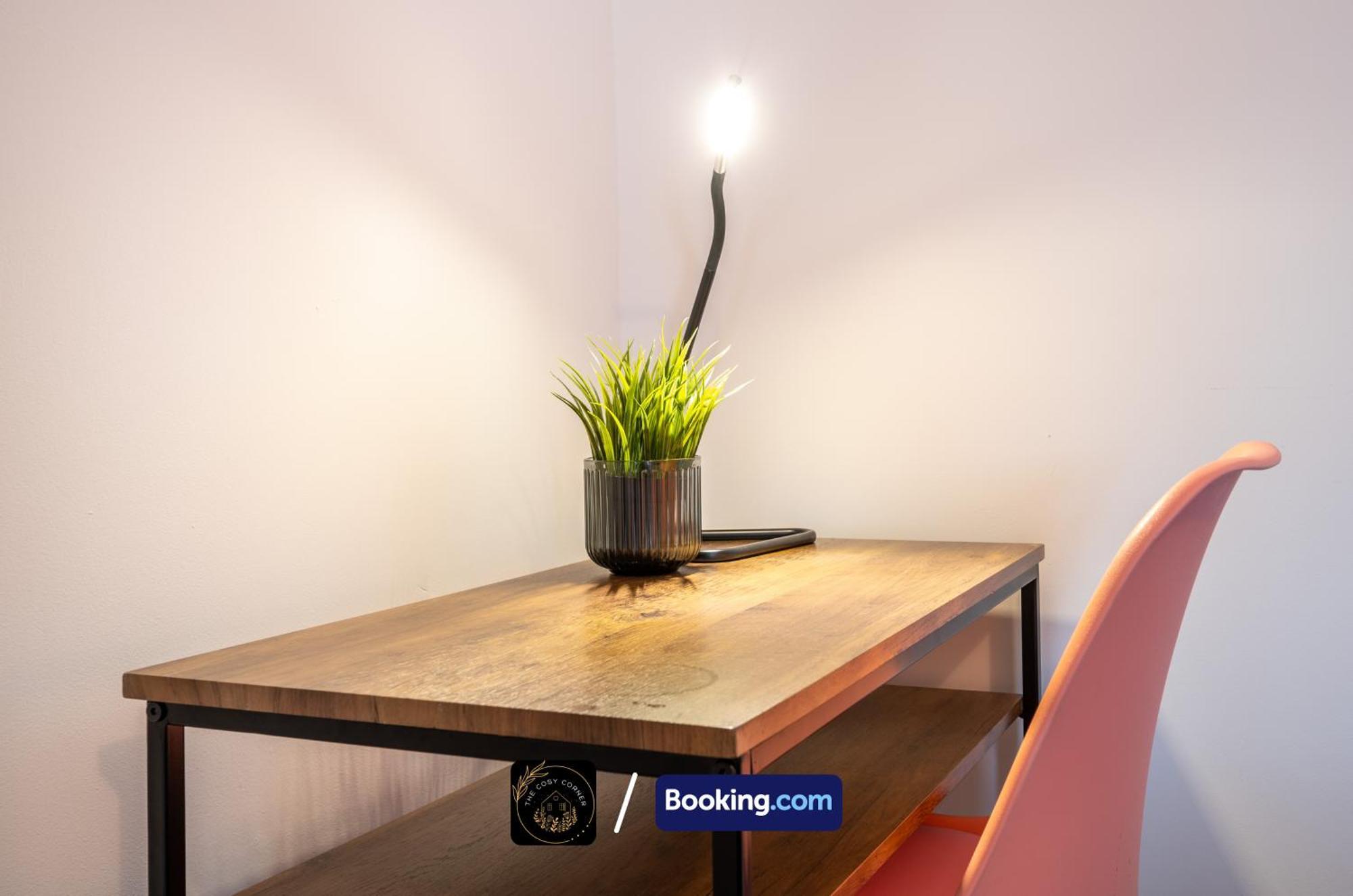 شقة Cosy 3-Bed House, Garden & Free Parking In Stretford مانشستر المظهر الخارجي الصورة