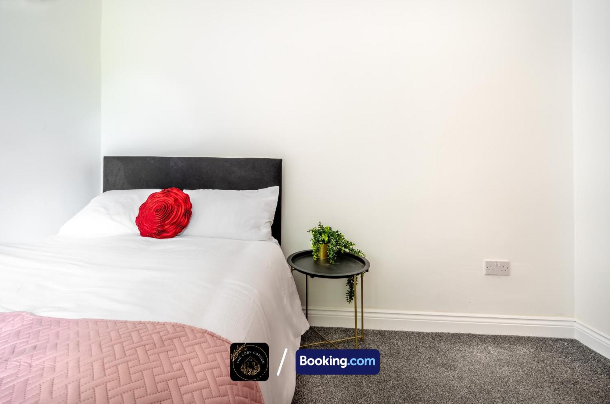 شقة Cosy 3-Bed House, Garden & Free Parking In Stretford مانشستر المظهر الخارجي الصورة