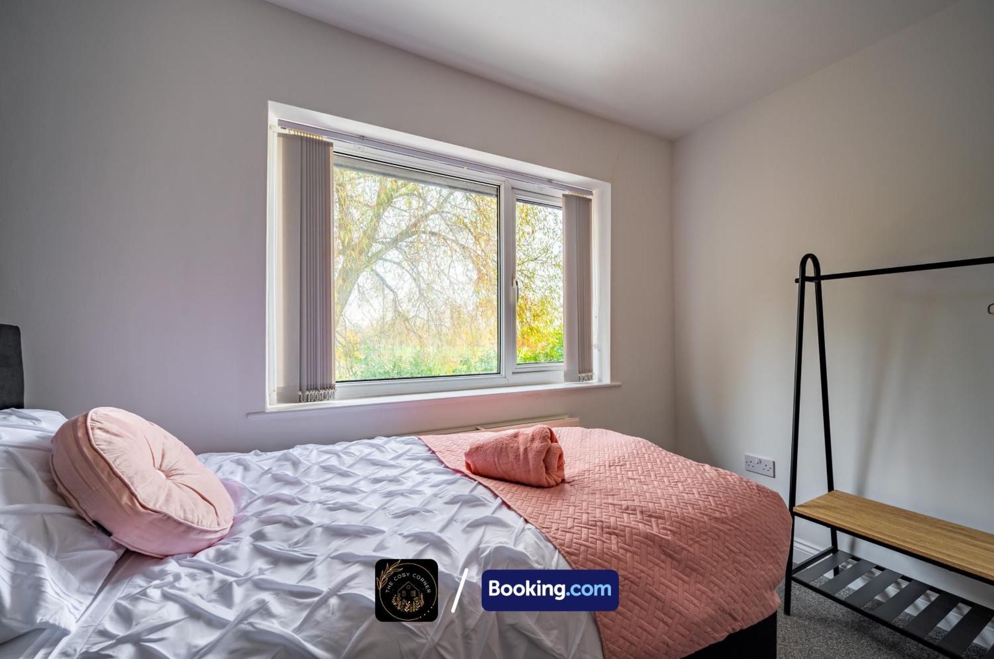 شقة Cosy 3-Bed House, Garden & Free Parking In Stretford مانشستر المظهر الخارجي الصورة