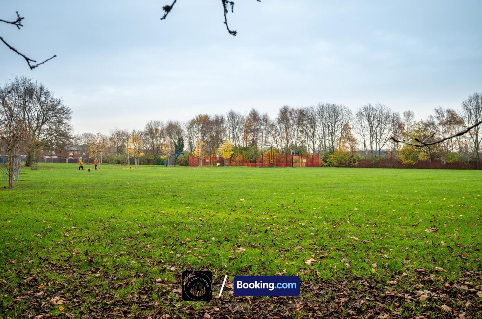شقة Cosy 3-Bed House, Garden & Free Parking In Stretford مانشستر المظهر الخارجي الصورة