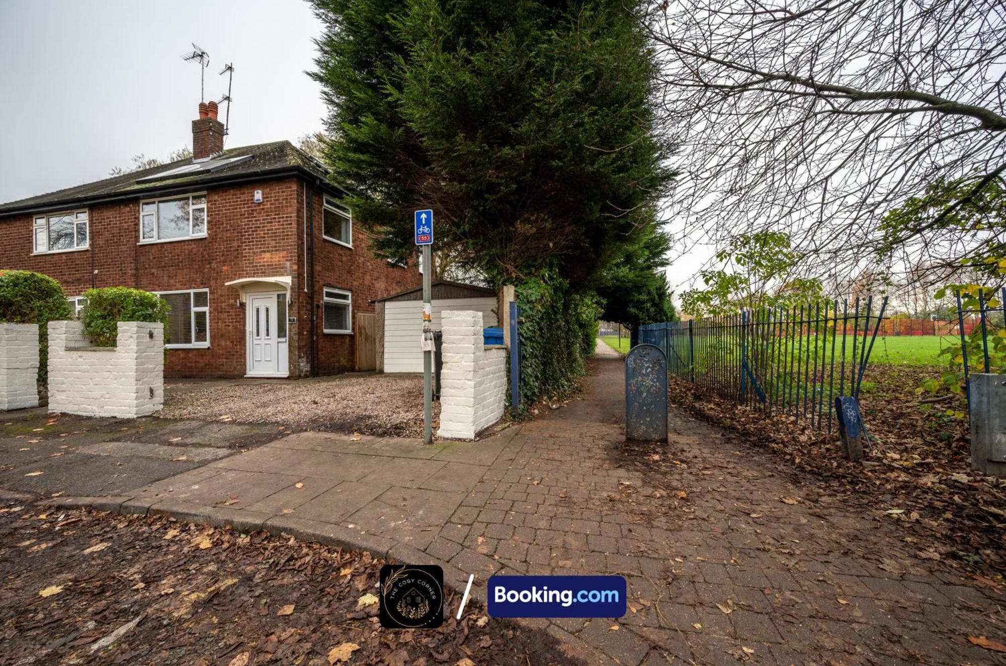 شقة Cosy 3-Bed House, Garden & Free Parking In Stretford مانشستر المظهر الخارجي الصورة