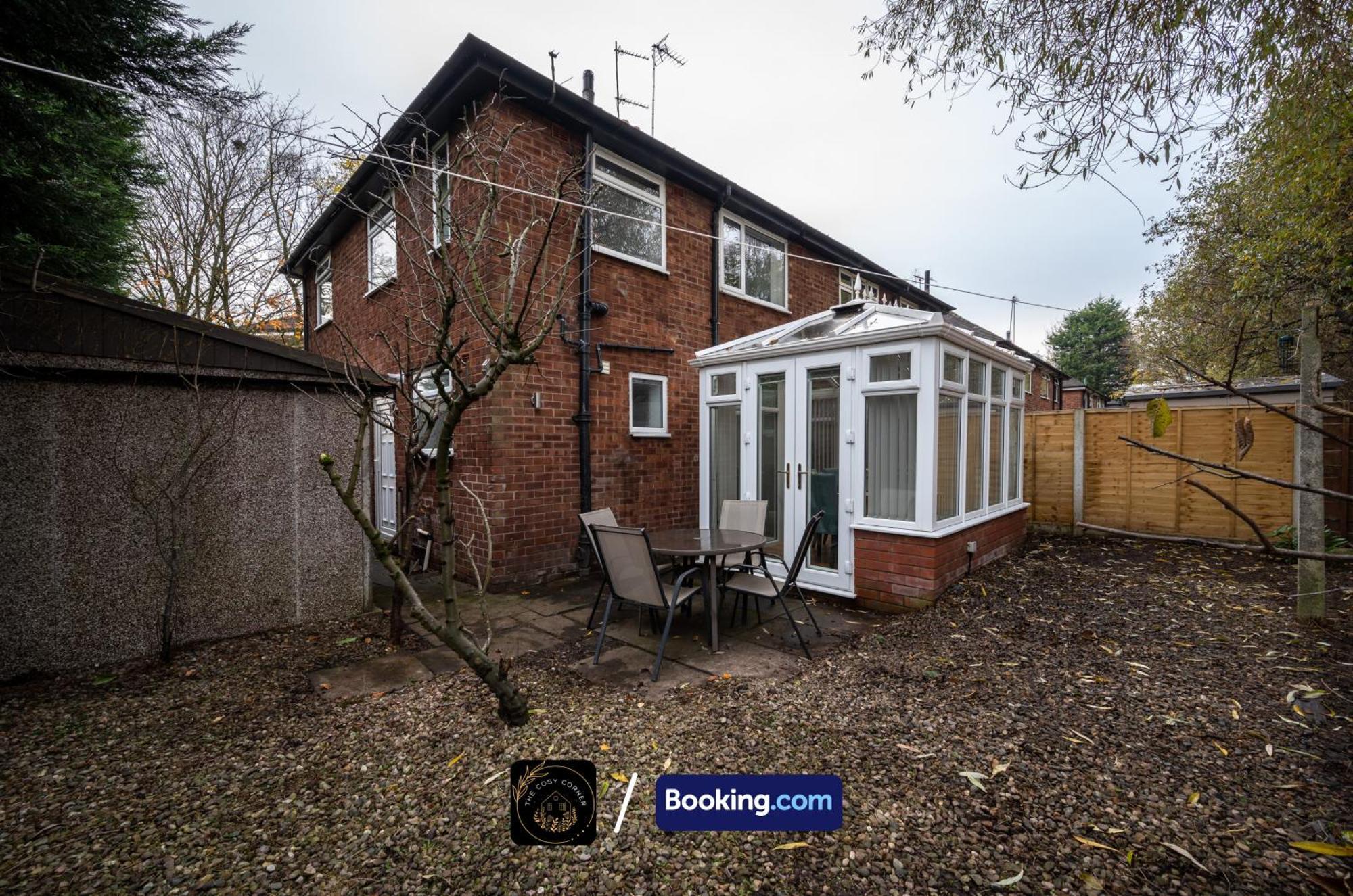 شقة Cosy 3-Bed House, Garden & Free Parking In Stretford مانشستر المظهر الخارجي الصورة